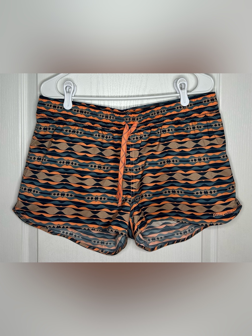 Patagonia NWT women’s Tribal Boho Athletic Running Shorts Sz L Athleisure